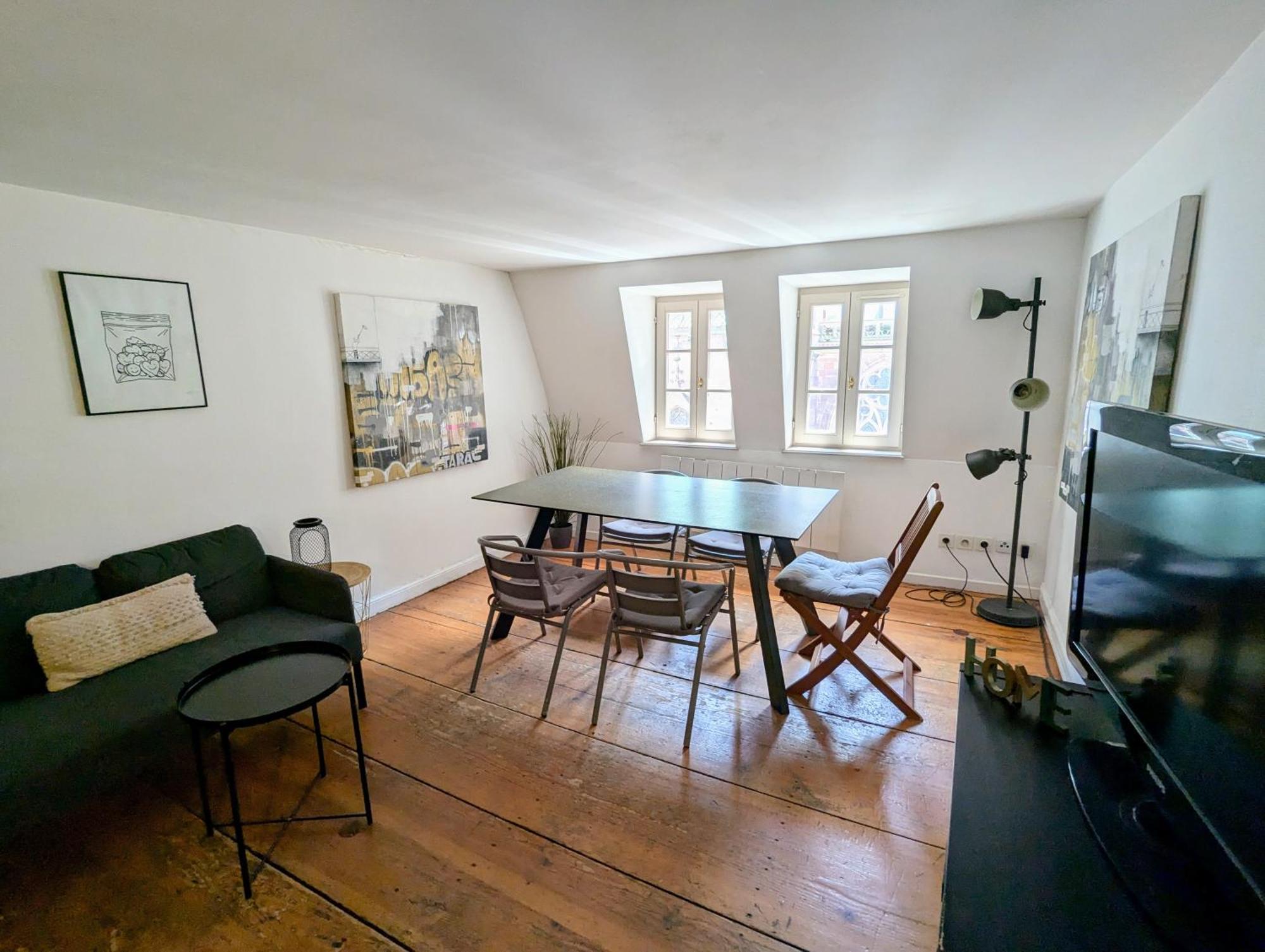 Triplex Place De La Cathedrale Apartment *